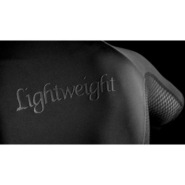 Lightweight-Bezwirnbar-Woman_3